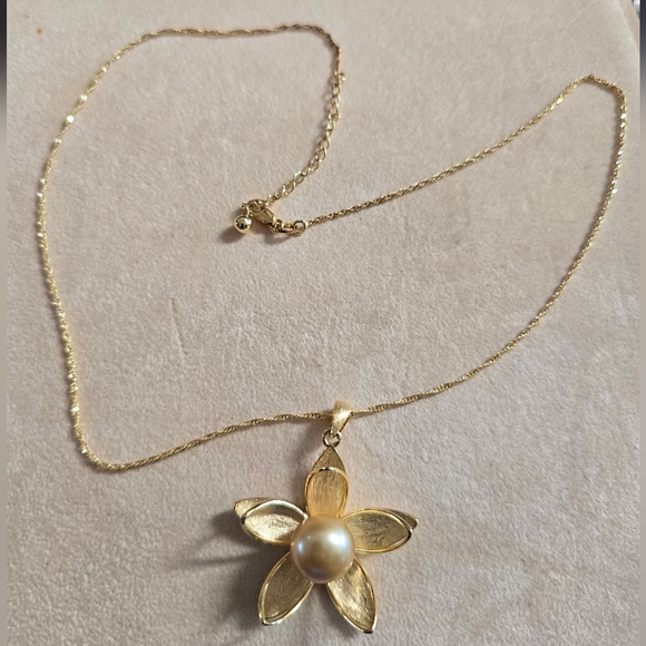 12mm Golden Cultured South Sea Pearl 18k Yellow Gold Over SterlingSilver Pendant - Picture 3 of 5